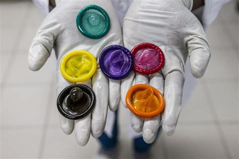 Fafanje brez kondoma za doplačilo Bordel Kamakwie